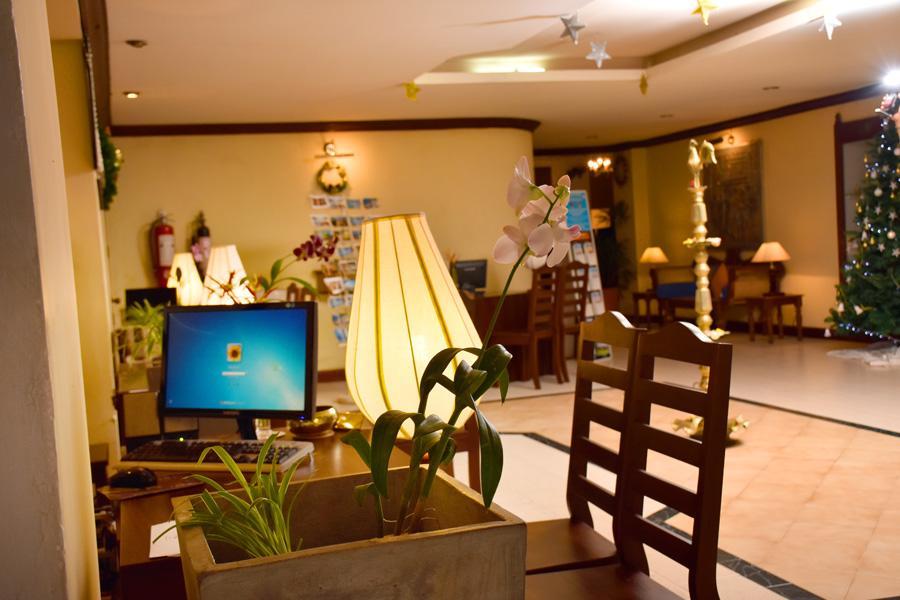 拉特纳洛卡旅游酒店 拉特纳普勒 外观 照片